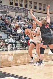 ?? Tim Godbee ?? Calhoun’s Lyndi Rea Davis sets up for a shot against Sonoravill­e’s Brooke Jones, in Saturday’s game at The Hive. The Lady Jackets defeated the cross-county rival Lady Phoenix 50-41.