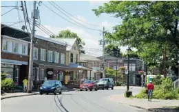  ?? VINCENZO D’ALTO, GAZETTE FILES ?? Pointe-Claire Village, looking west along Lakeshore Rd. from Cartier Ave.