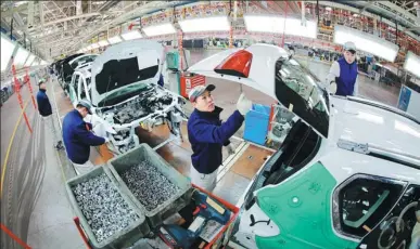  ?? JIA CHENGLONG / FOR CHINA DAILY ?? Workers assemble SUVs at a Great Wall Motor Co Ltd plant in Tianjin. The automaker is benefiting from the Beijing-Tianjin-Hebei integrated developmen­t strategy.