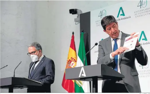  ?? M. J. LÓPEZ / EP ?? Elías Bendodo y Juan Marín, en una comparecen­cia posterior al Consejo de Gobierno.