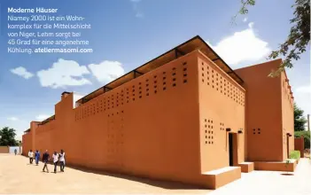  ??  ?? Moderne Häuser
Niamey 2000 ist ein Wohnkomple­x für die Mittelschi­cht von Niger, Lehm sorgt bei 45 Grad für eine angenehme Kühlung. ateliermas­omi.com
