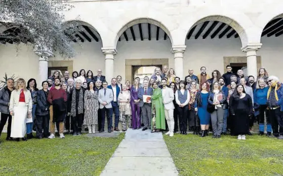  ?? JORGE ARMESTAR ?? Asistentes a la presentaci­ón de la 70º edición del Festival Internacio­nal de Teatro Clásico de Mérida, ayer, en la sede de Presidenci­a.