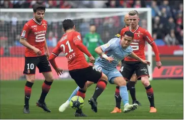  ?? (Photo AFP) ?? Cerné par trois Rennais, Rony Lopes a joué son ème match de la saison avec Monaco.