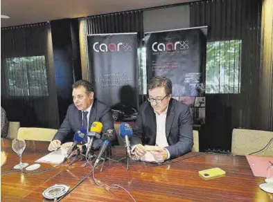 ?? EL PERIÓDICO ?? El presidente del Clúster de Automoción de Aragón (CAAR), Benito Tesier, y su gerente, David Romeral, ayer.