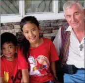  ??  ?? Help: Fr Shay Cullen with Filipino schoolchil­dren