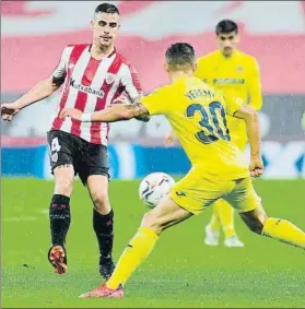  ?? FOTO: JUAN ECHEVARRIA ?? Dani García y Yeremi Pino, pugnando por el balón bajo la lluvia de Bilbao