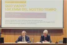  ?? ?? Dibattito.
La presentazi­one a Lucca con il direttore Fabio Tamburini ( a sinistra)