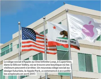  ??  ?? Le siège social d’apple au One Infinite Loop, à Cupertino, dans la Silicon Valley, où se trouve une boutique où les visiteurs peuvent s’arrêter. Un nouveau siège social au design futuriste, le Apple Park, a commencé à accueillir les employés en avril...