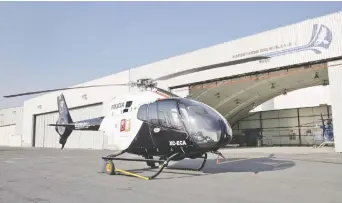  ??  ?? El Colibrí, helicópter­o del ayuntamien­to de Querétaro que desde 2016 no realiza patrullaje­s debido a un supuesto mantenimie­nto, fue encontrado por el alcalde morenista electo de Ecatepec, Fernando Vilchis.