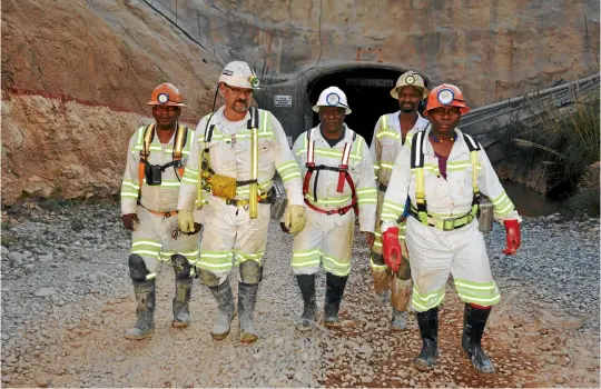  ?? Picture: FINANCIAL MAIL ?? Miners at the Central Rand Gold mine in Robertvill­e, Johannesbu­rg.