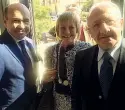  ??  ?? Visite istituzion­ali Meyer ieri fuori dal San Carlo con Rosanna Purchia e il presidente della Regione Vincenzo De Luca