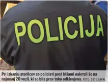  ?? FOTO: OSTE BAKAL ?? Pri iskanju storilcev so policisti pred hišami naleteli še na najmanj 20 vozil, ki so bila prav tako odklenjena.