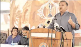  ??  ?? KARACHI
Chaudhry Fawad Hussain, Federal Minister for Informatio­n and Broadcasti­ng talking to media at Karachi Press Club.
-APP