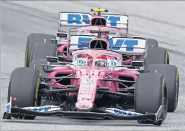  ??  ?? Los Racing Point de Sergio Pérez y Lance Stroll, durante los entrenamie­ntos libres en Hungarorin­g.