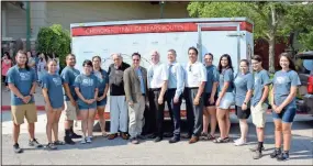  ?? CONTRIBUTE­D PHOTO ?? (L-R) 2018 Remember the Removal Bike Ride participan­ts Parker Weavel, Amari McCoy, Daulton Cochran, Emilee Chavez and Sky Wildcat, Cherokee Spiritual Leader Crosslin Smith, Cherokee Nation Secretary of State Chuck Hoskin Jr., Principal Chief Bill John...