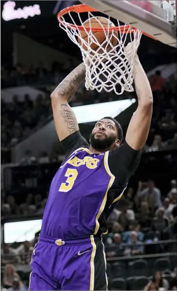  ?? DARREN ABATE — THE ASSOCIATED PRESS ?? The Lakers’ Anthony Davis dunks during the first half of a game against the Spurs Sunday in San Antonio.