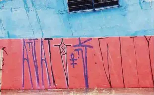 ?? Reprodução ?? ■ Muro do mercado pichado pela vítima Leandro Cabral Martins, em Guarulhos (Grande SP); ele foi esfaqueado por um comerciant­e que estava com proprietár­io