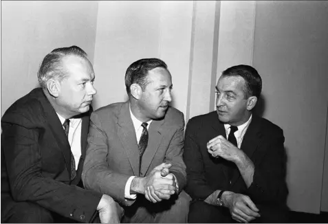  ?? ASSOCIATED PRESS FILE ?? NFL commission­er Pete Rozelle, center, discusses a new television contract for championsh­ip games with Bill MacPhail, left, vice president of CBS, and John Reynolds, president of CBS, in February 1966 in Palm Beach, Fla.