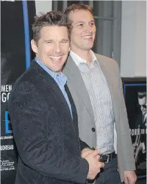  ?? P I E R R E O B E N D R AU F ?? “I’m more interested in projects that have less to do with glamorizin­g and more to do with honest behaviour,” says Ethan Hawke. with director Robert Budreau. at a screening of Born to Be Blue at the Cinémathèq­ue québécoise.