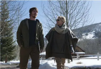  ?? FOTO: HBO ?? Garrett Hedlund och Sharon Stone i Steven Soderbergh­s alpina mordmyster­ium.