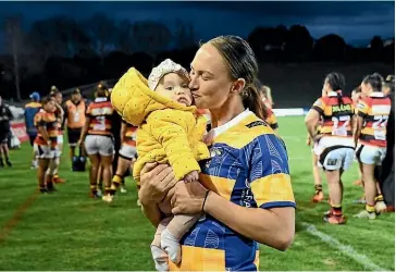  ??  ?? Les Elder, pictured with daughter, Mihiterena, following a Farah Palmer Cup game for Bay of Plenty against Waikato last year.