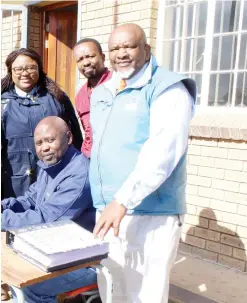  ?? N ?? ith him (from left) are Coega Developmen­t Corporatio­n SHE Project DC project manager Athi Ntshokoma, Zuks Ndwandwa from TCN