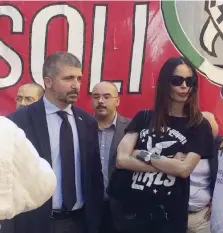  ?? Piscopo ?? Il portavoce di CasaPound Simone Di Stefano con Nina Moric