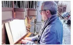  ?? ?? Sébastien Rabillé organiste pendant le concert d’orgue.