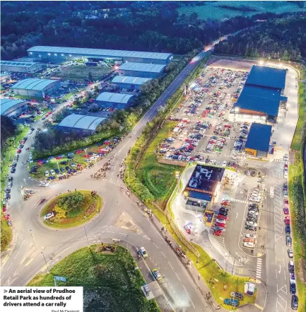  ?? Paul McDermott ?? > An aerial view of Prudhoe Retail Park as hundreds of drivers attend a car rally