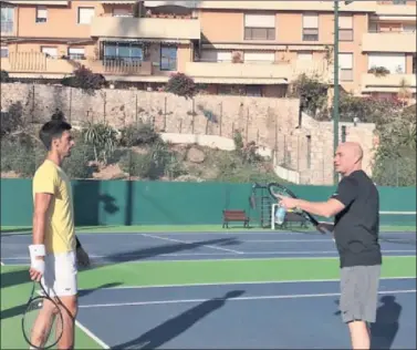  ??  ?? PREPARACIÓ­N. Novak Djokovic ha entrenado con Andre Agassi durante este mes en Montecarlo.