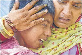  ?? PTI ?? Jashanpree­t, son of Kirpal Singh, who died after consuming spurious liquor, mourns during the cremation of his father at Mucchal village in Amritsar.