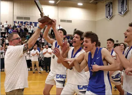  ?? TOM BOLAND — SPECIAL TO THE READING EAGLE ?? Exeter coach Shawn Ganter, handing the Berks championsh­ip trophy to his players a year ago, has been denied the opportunit­y to hand off such hardware this season.