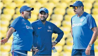  ?? AP ?? (From left) India bowling coach Bharat Arun, captain Rohit Sharma and head coach Ravi Shastri are in an animated discussion during a training session in Nagpur on Saturday. —