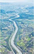  ?? FOTO: IRKA/ ALPENRHEIN.NET ?? Eingezwäng­t in einen Kanal, fließt der Rhein in den Bodensee. Durch den geplanten Umbau soll der Fluss naturnäher werden.