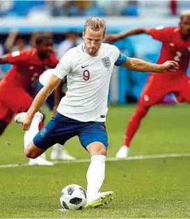  ??  ?? Zweimal angetreten, zweimal eiskalt geblieben! Harry Kane machte gegen Panama vom Elfmeterpu­nkt alles richtig . . .