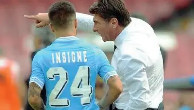  ??  ?? L’esordio Lorenzo Insigne esordì in serie A il 24 gennaio del 2010: LivornoNap­oli, l’allenatore era Walter Mazzarri, l’attaccante aveva appena 19 anni e subentrò a German Denis