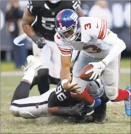  ?? JANE TYSKA — STAFF PHOTOGRAPH­ER ?? Raiders defensive end Denico Autry (96) sacks New York Giants quarterbac­k Geno Smith (3) in the fourth quarter of Oakland’s 24-17 win on Sunday.