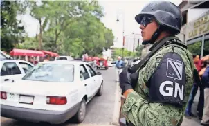  ??  ?? De este total, 56 mil 191 son de Fuerzas Armadas y 2 mil 411 de la Policía Federal, detalló el comandante de la corporació­n, Luis Rodríguez Bucio, en Palacio Nacional