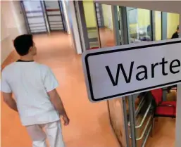  ?? Foto: dpa/Holger Hollemann ?? Schlechte Bilanz: In deutschen Krankenhäu­sern kommen auf eine Pflegekraf­t 13 Patienten.