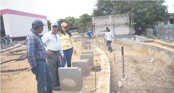  ??  ?? OBRA. El alcalde Miranda supervisó el avance de los trabajos.