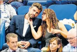  ??  ?? PAREJA. Piqué y Shakira, el jueves durante el partido de Nadal.