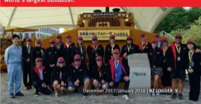  ??  ?? New Zealand contractor­s and their partners pose with the world’s largest bulldozer.