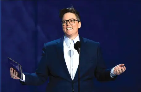  ??  ?? Funny LadyHannah Gadsby presents the award for directing for a drama series at the 70th Primetime Emmy Awards.