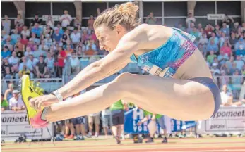  ?? FOTO: IMAGO ?? Der dritte Versuch saß: Carolin Schäfer beim Weitsprung während ihres Siebenkamp­fes in Götzis.