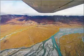  ?? KATRINA LIEBICH / U.S. FISH AND WILDLIFE SERVICE VIA THE NEW YORK TIMES ?? The Canning River, which forms the northweste­rn border of the Arctic National Wildlife Refuge in Alaska, is seen in this aerial photo. The new tax bill signed into law last week lifts a decades-old ban on oil and gas drilling in the refuge in...