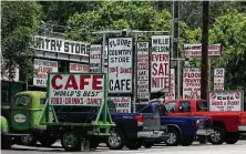  ?? John Davenport / Staff file photo ?? Helotes’ Floore Country Store is one of the venues where singers cut their teeth to keep Texas music alive, musician Pat Green said.