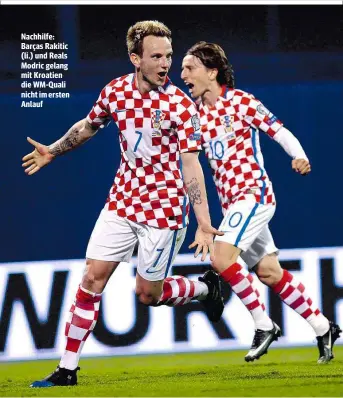  ??  ?? Nachhilfe: Barças Rakitic (li.) und Reals Modric gelang mit Kroatien die WM-Quali nicht im ersten Anlauf