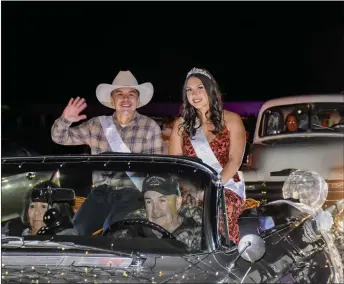  ?? JEANS PINEDA/Taos News ?? Mateo Chavez and Ashlee Montoya ride in the back of a ‘62 Cadillac in the Homecoming Parade on Thursday (Oct. 20).