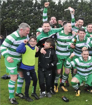  ??  ?? Newfoundwe­ll players, supporters and members of the management team celebrate with the NEFL Premier Divisi