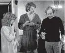  ??  ?? Julie Christie, Donald Sutherland and Nicolas Roeg discuss a scene in ‘Don’t Look Now’